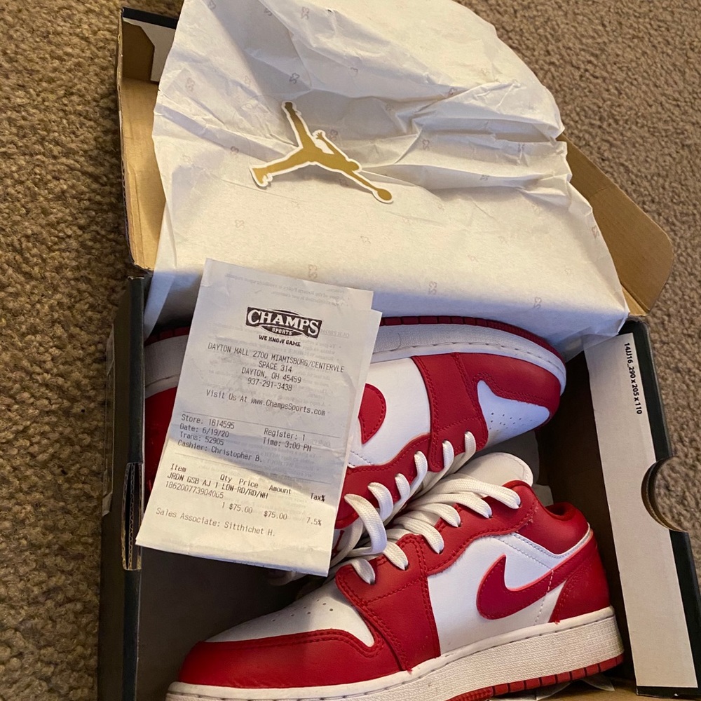 Air Jordan 1 Low (GS). Red and White Size 6Y